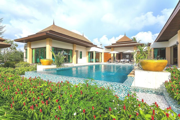 Hotel Pool