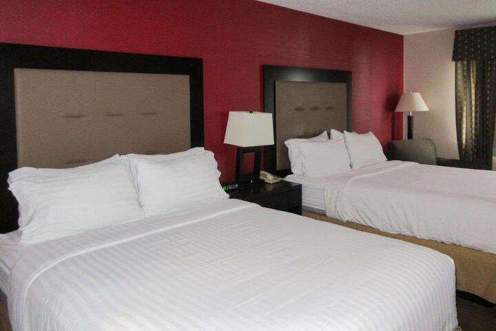 2 Queen Beds (1 of 2)