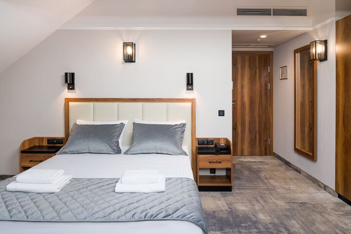 Room 5 of 65