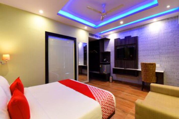 Room 13 of 27