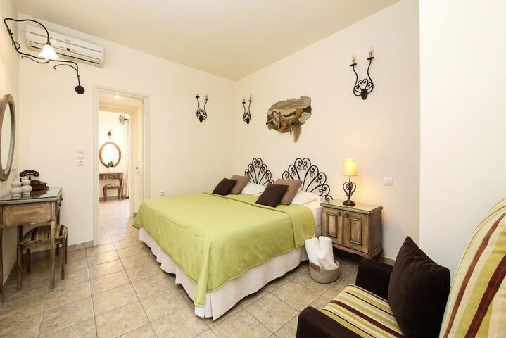 Room 25 of 223