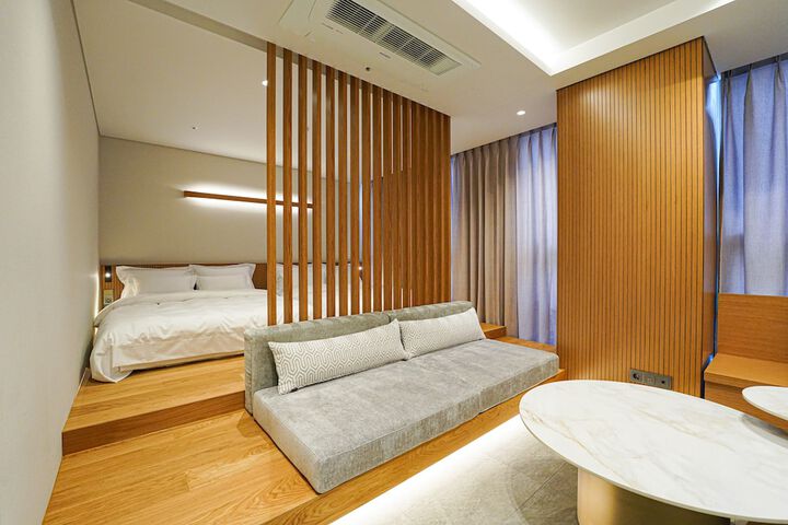 Room 15 of 76