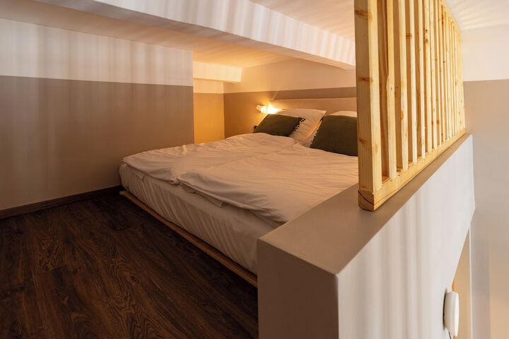 Room 42 of 147