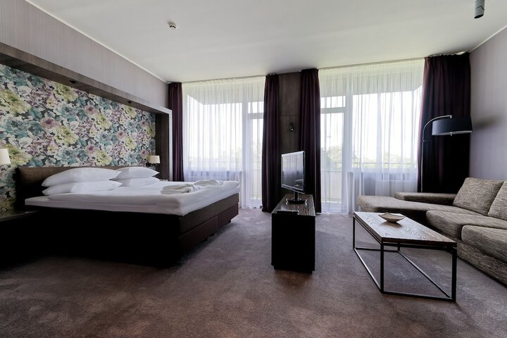 Room 25 of 86
