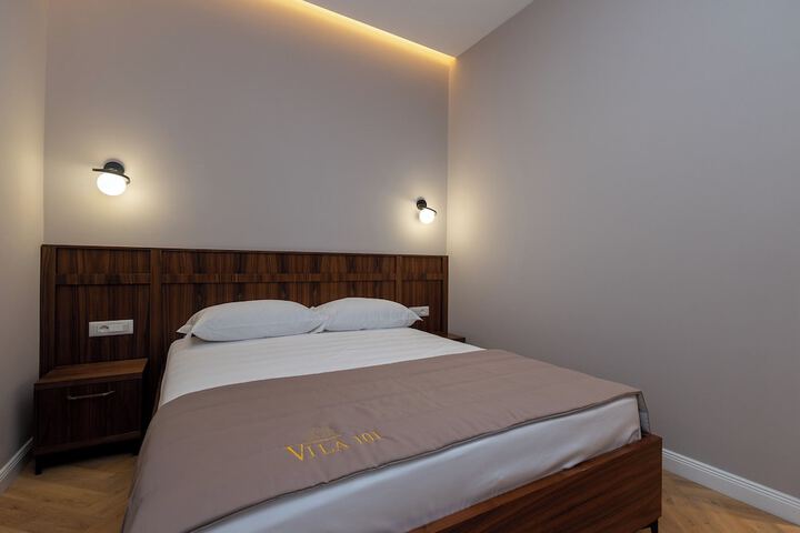 Room 3 of 33
