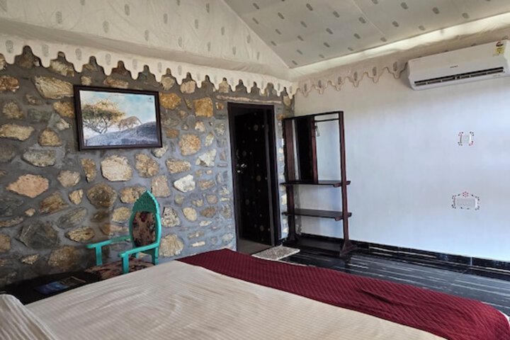 Room 13 of 31