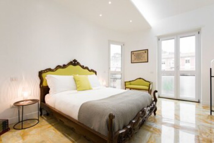 Room 11 of 27