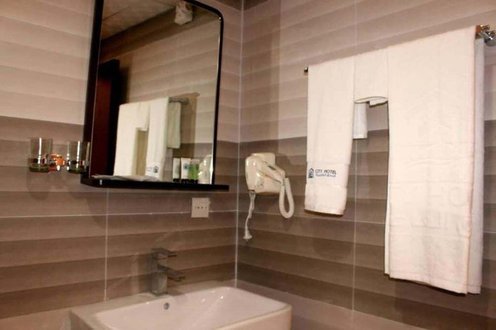 Room 6 of 10