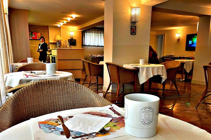Breakfast/Coffee Service 23 of 50