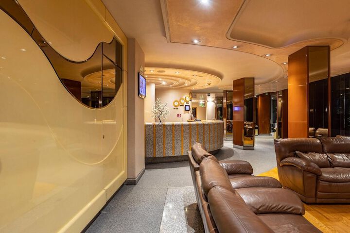 Entrance & Lobby