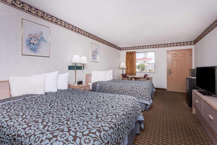 2 Queen Beds (4 of 11)