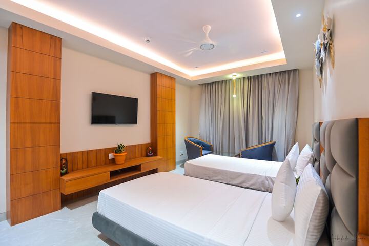 Room 11 of 24