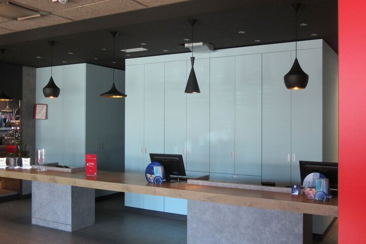 Check-in/check-out kiosk
