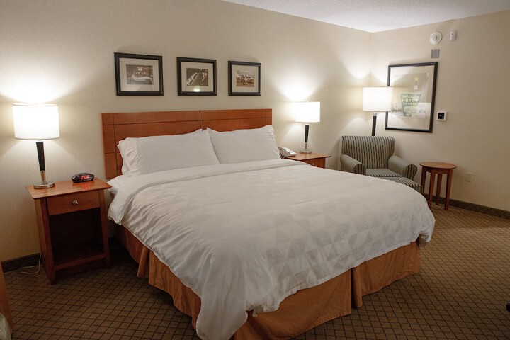 Standard King Bed Sofa (13 of 17)