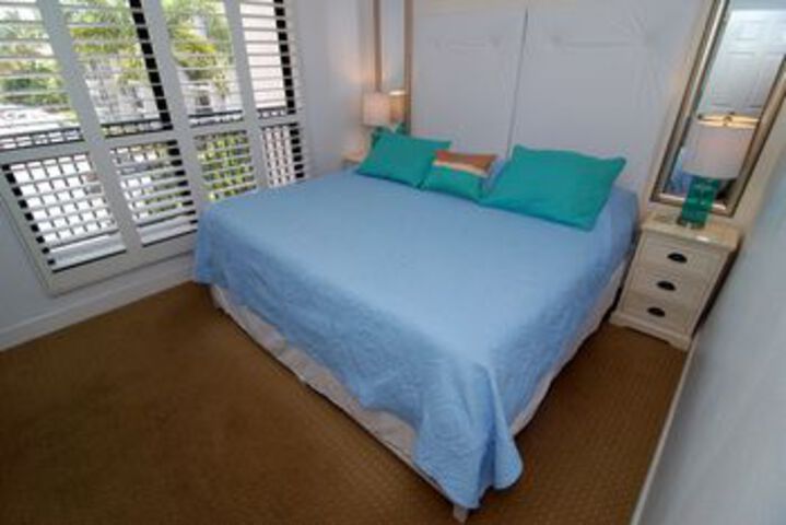 Room 12 of 28