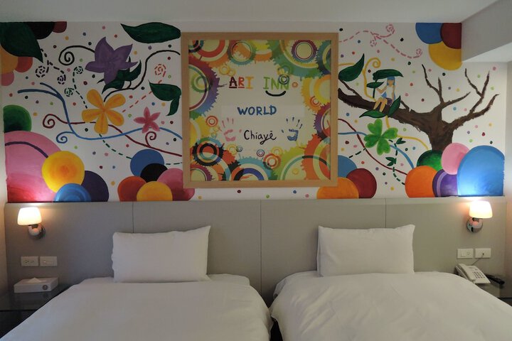 Room 32 of 46
