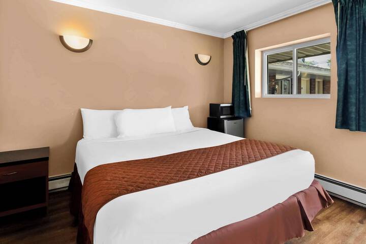 1 King Bed (1 of 14)