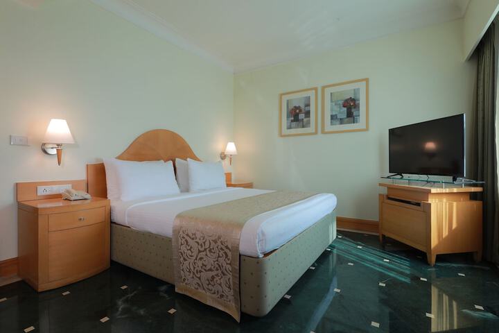 Room 6 of 65