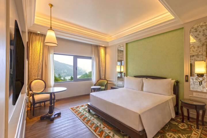Room 14 of 76