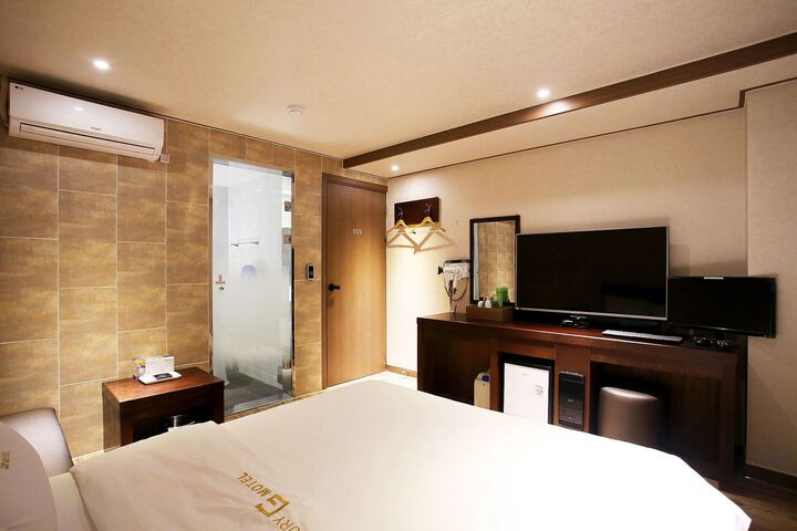 Room 73 of 75
