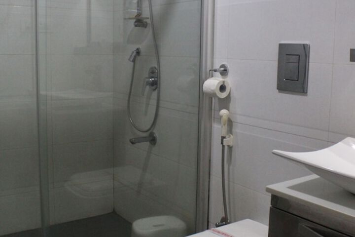Room 17 of 37