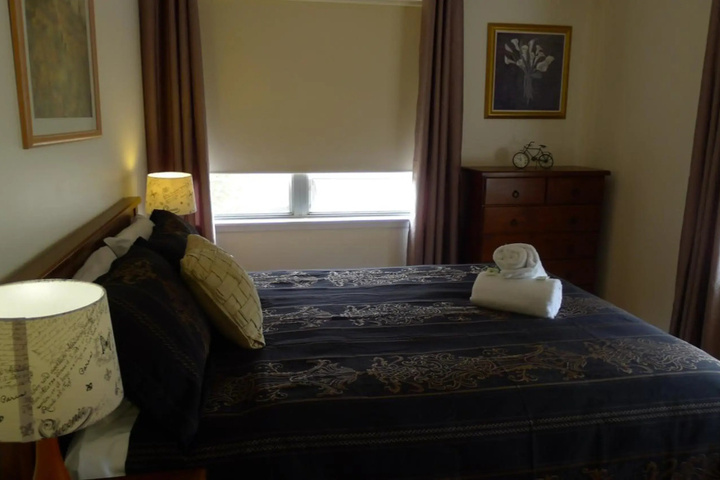Room 4 of 11