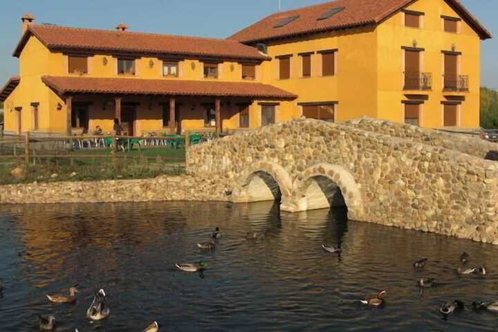 Exterior of Los Reales