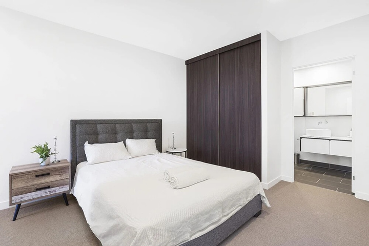 Room 2 of 9