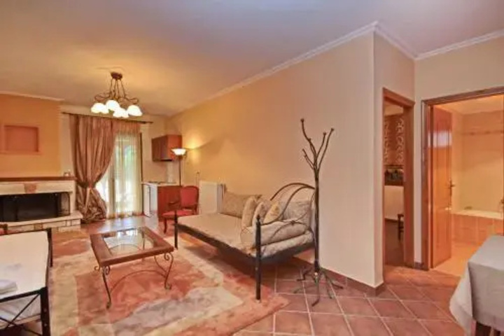 Room 4 of 13