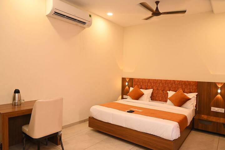 Room 8 of 28
