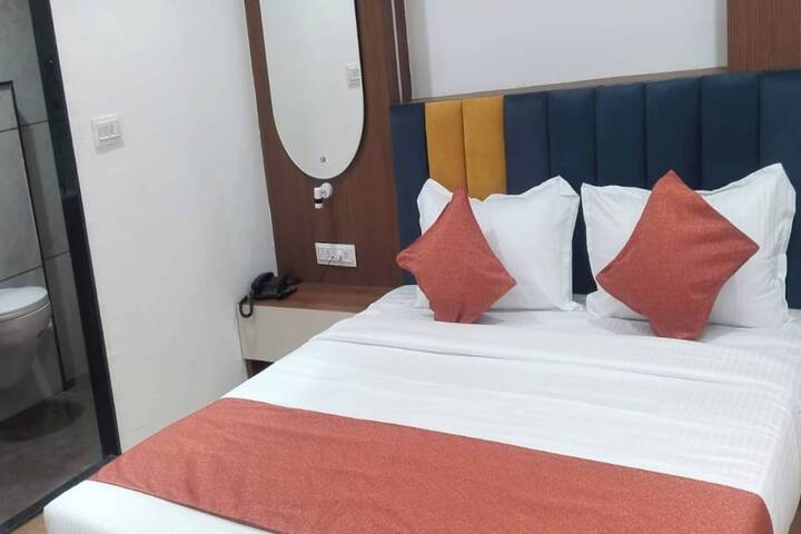 Room 4 of 15