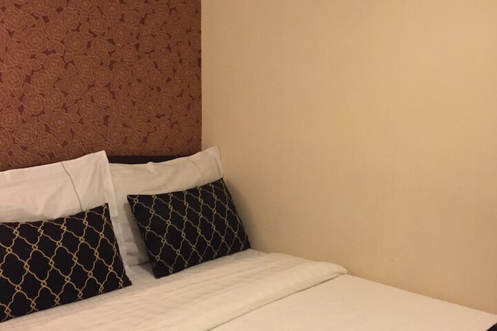 Room 12 of 73