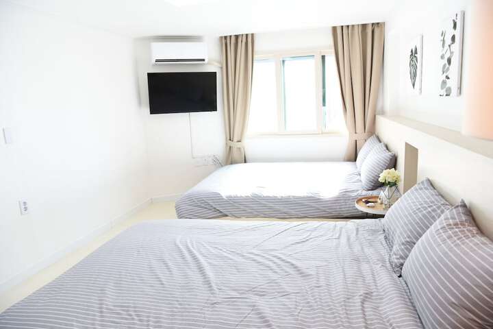 Room 4 of 31
