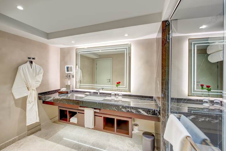 Room 45 of 290