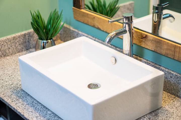 Bathroom sink