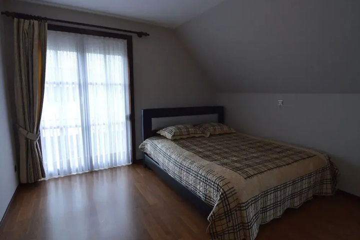 Room 2 of 18