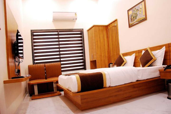 Room 6 of 51