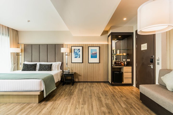 Room 4 of 61