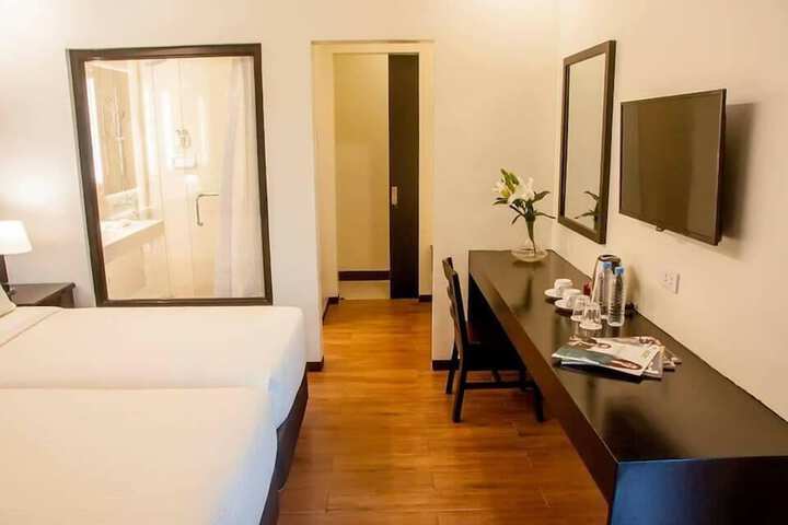 Room 7 of 42