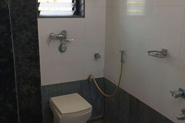 Room 8 of 11