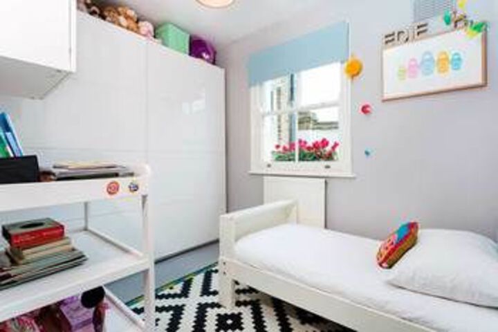 Room 6 of 12