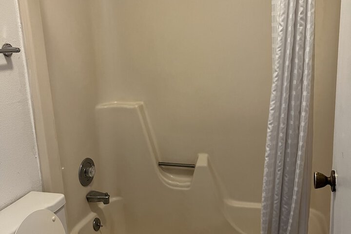 Room 6 of 6