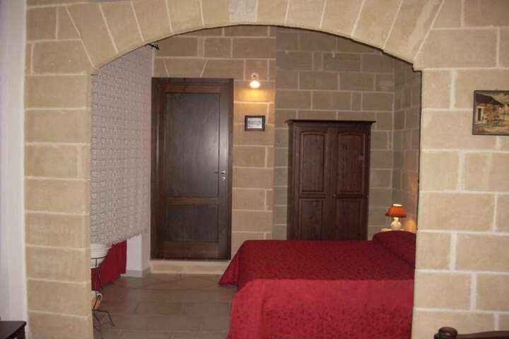 Room 11 of 27