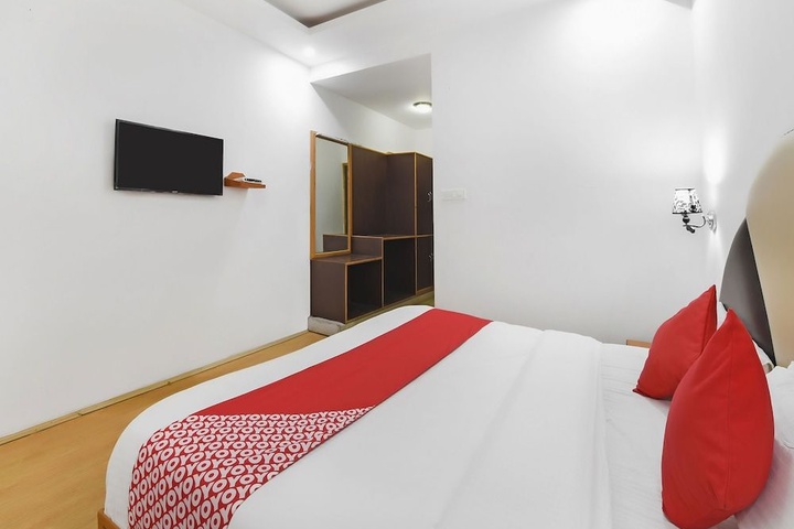 Room 6 of 14