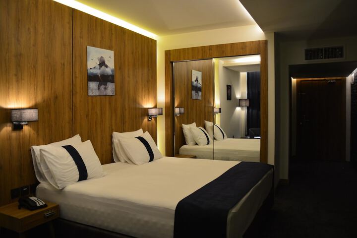 Room 22 of 36