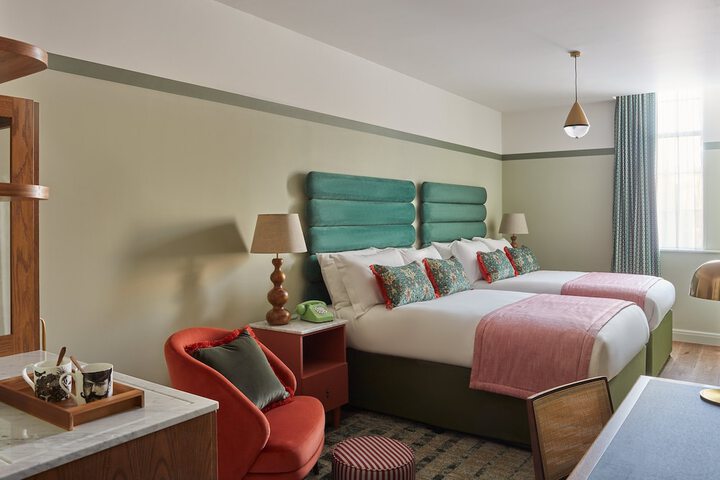 Room 2 of 116