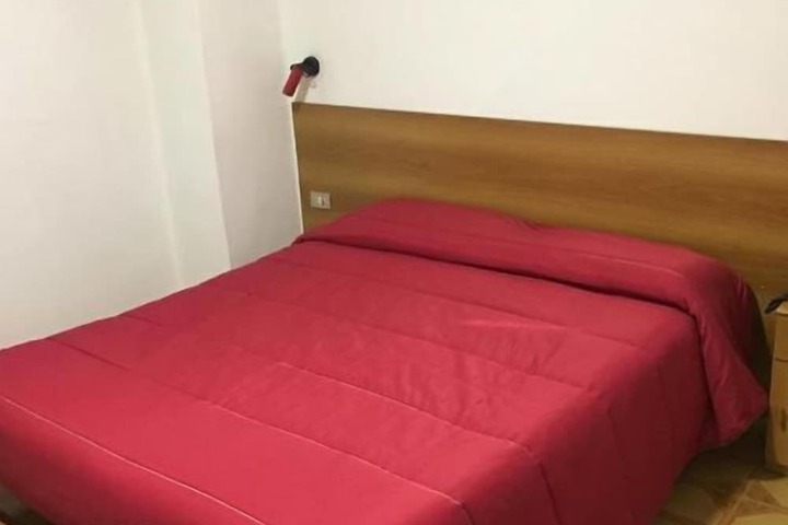 Room 7 of 32