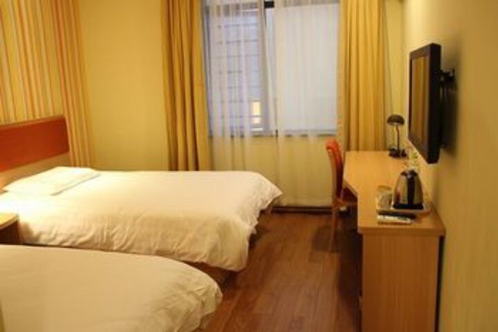 Room 25 of 39