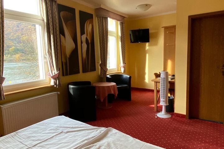 Room 3 of 68