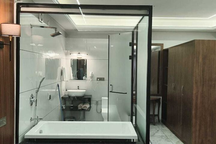 Room 11 of 14